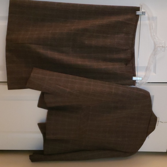 Suits - Picture 2 of 3